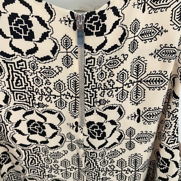 Elizabeth and James silk sleeveless top with pleated back - Picture 8 of 12